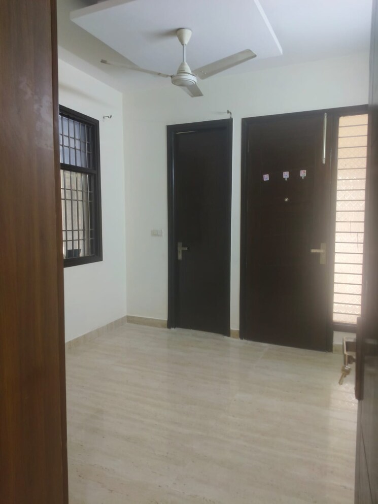 Room, saket 3 Bedroom 1400 Sq.Ft. Builder Floor In Saket Delhi 9809520