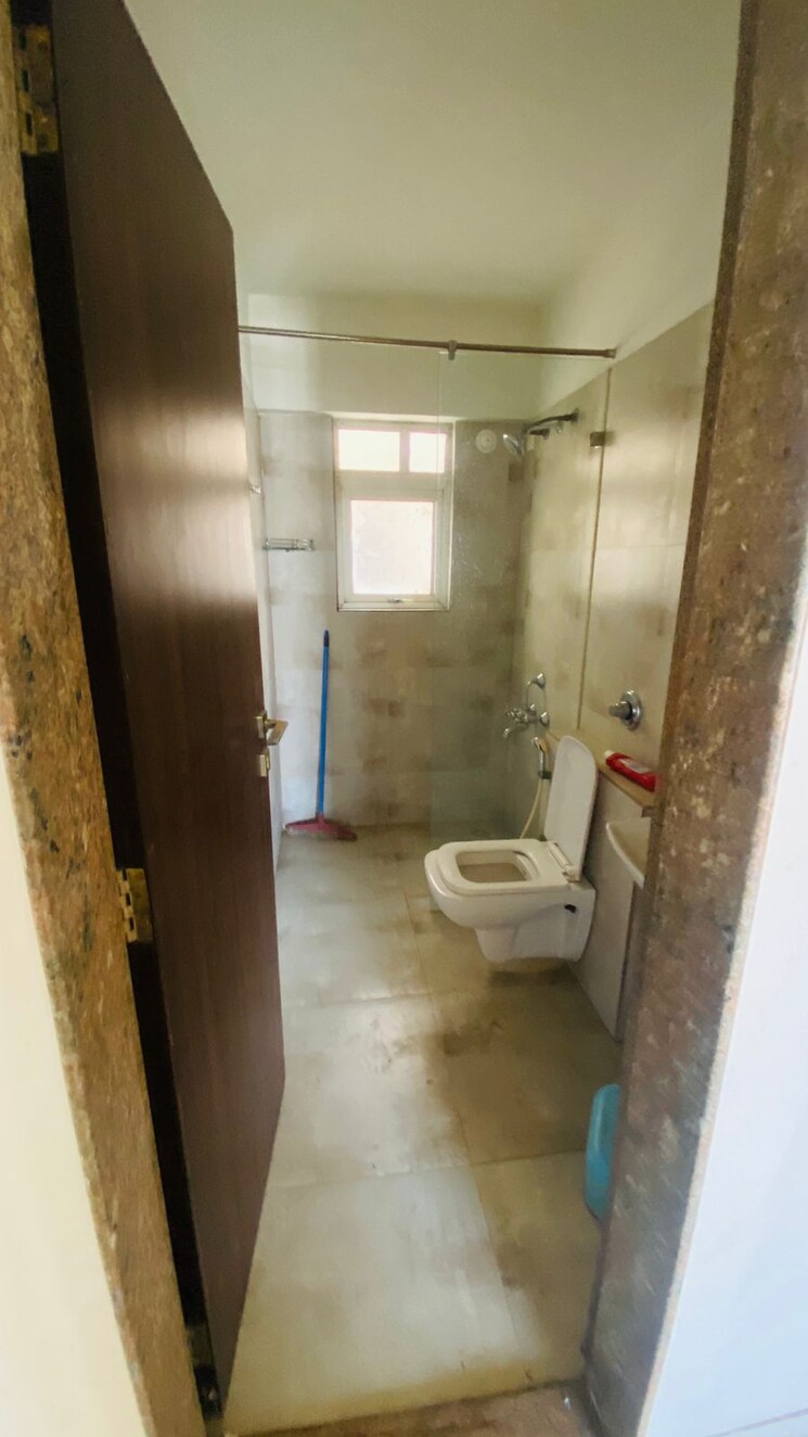 Bathroom, anshul-celista 3 Bedroom 1500 Sq.Ft. Apartment In Balewadi Pune 9809541