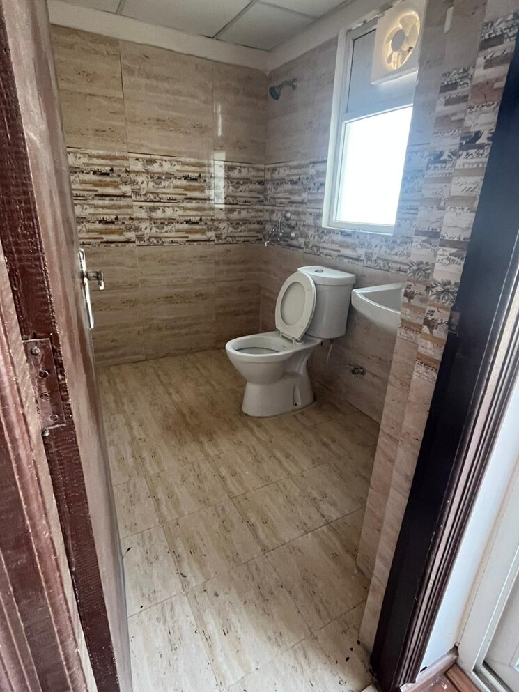 Bathroom, amrapali-golf-homes 3 Bedroom 1595 Sq.Ft. Apartment In Sector 4 Greater Noida Greater Noida 9809567