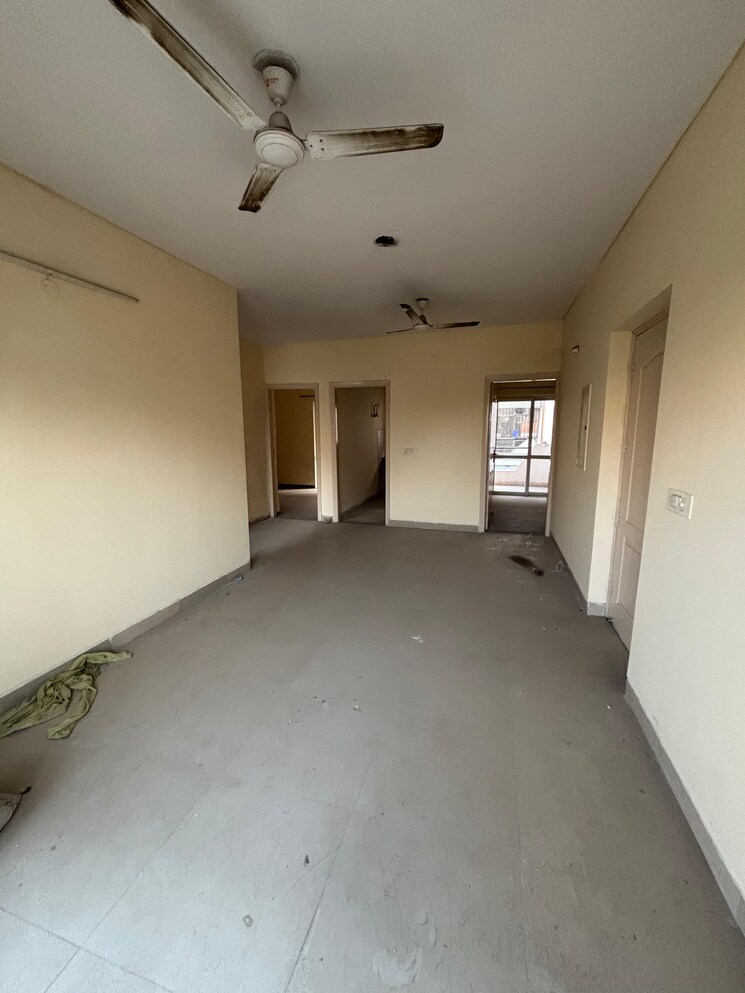 Room, bptp-park-81 3 Bedroom 970 Sq.Ft. Apartment In Sector 81 Faridabad 9809674