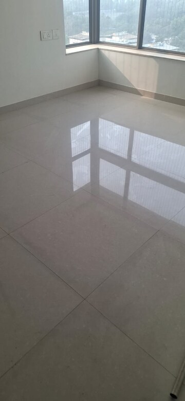 Room in 2 BHK Apartment at Kalpataru Paramount, Kapur Bawdi – for Rent