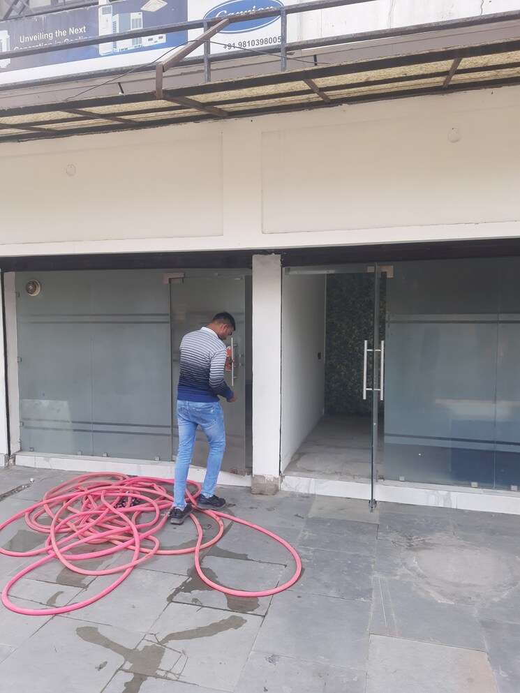 Cover Image, dlf-centre-point Commercial Shop 685 Sq.Ft. In Sector 11 Faridabad 9809778