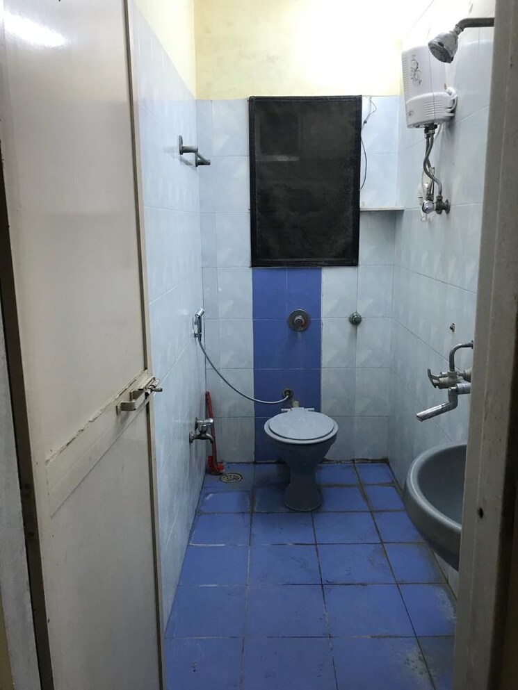 Bathroom, dadar west 2 Bedroom 1180 Sq.Ft. Apartment In Dadar West Mumbai 9809786
