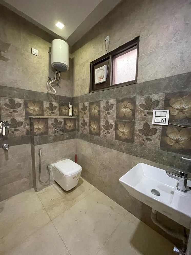 Bathroom, nirvana-courtyard 3.5 Bedroom 2200 Sq.Ft. Apartment In Sector 50 Gurgaon 9809909