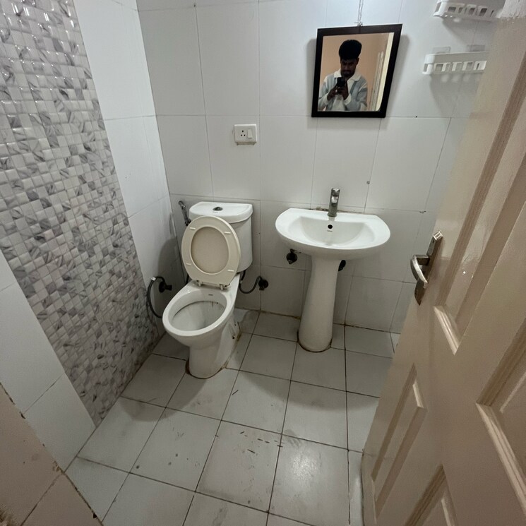 Bathroom, supertech-cape-town 2 Bedroom 950 Sq.Ft. Apartment In Sector 74 Noida 9809965