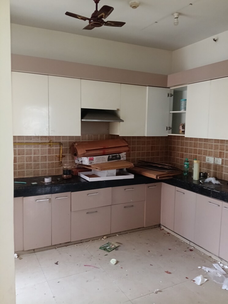 Kitchen, mahagun-mywoods 3 Bedroom 1545 Sq.Ft. Apartment In Sector 16c Greater Noida Greater Noida 9810052