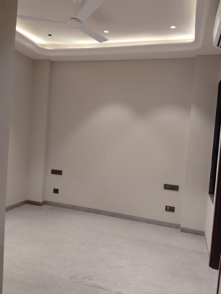 Room, safdarjung enclave 4 Bedroom 2200 Sq.Ft. Builder Floor In Safdarjung Enclave Delhi 9810193