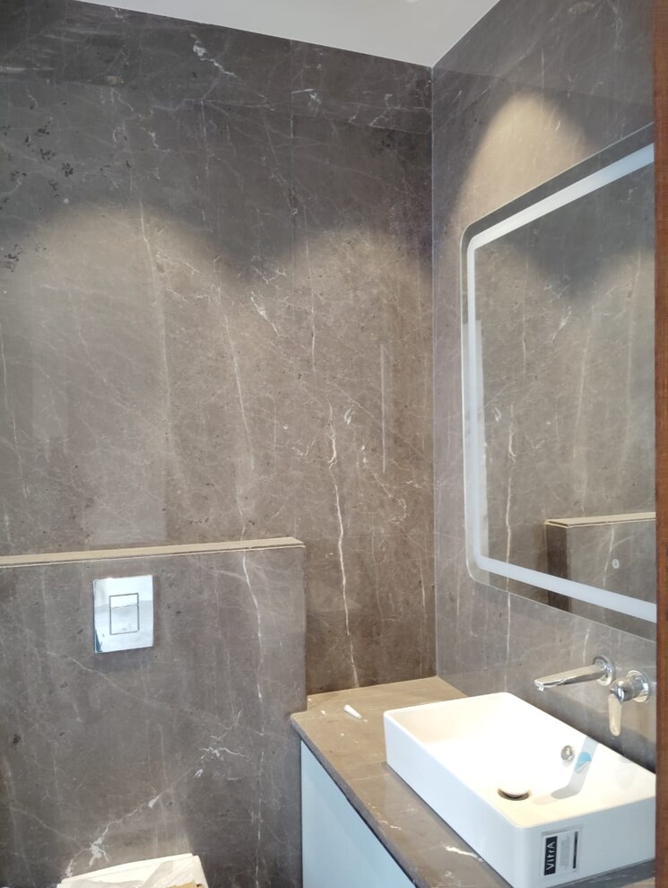 Bathroom, safdarjung enclave 4 Bedroom 2200 Sq.Ft. Builder Floor In Safdarjung Enclave Delhi 9810193