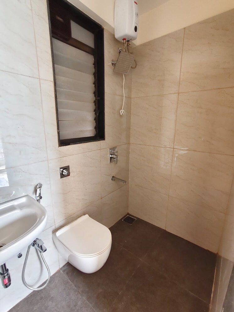 Bathroom, chandak-34-park-estate 2.5 Bedroom 788 Sq.Ft. Apartment In Goregaon West Mumbai 9810203