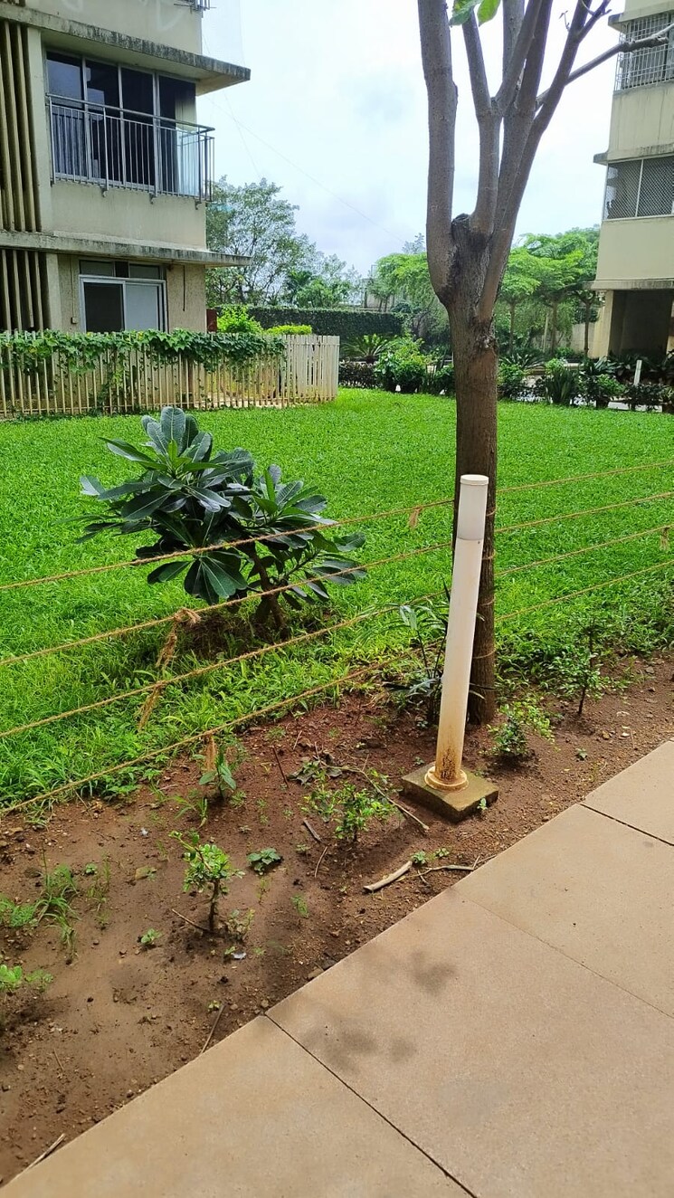 Garden, lodha-aqua 3 Bedroom 1037 Sq.Ft. Apartment In Mira Road Thane 9810289