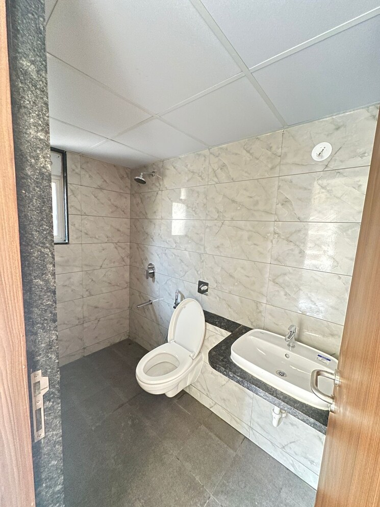 Bathroom, pride-purple-park-titan 3 Bedroom 1000 Sq.Ft. Apartment In Hinjewadi Pune 9810369