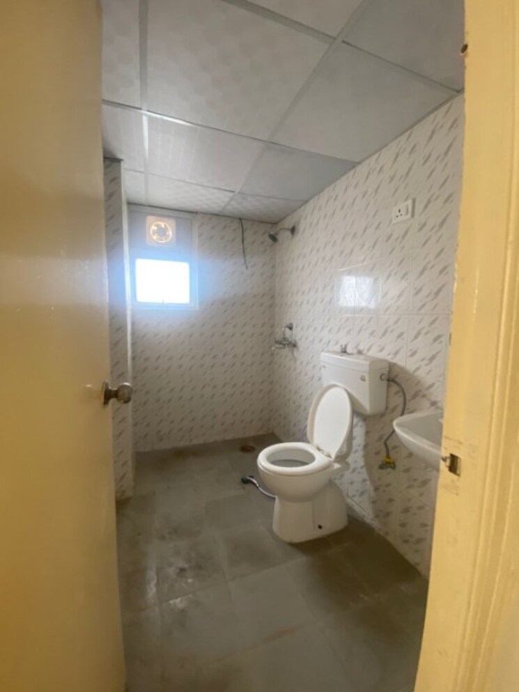 Bathroom, pareena-om-apartments 2 Bedroom 664 Sq.Ft. Apartment In Sector 112 Gurgaon 9810377