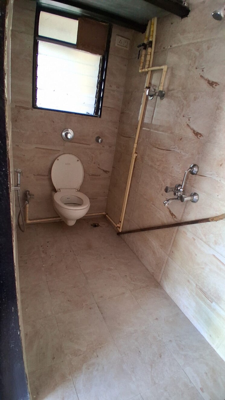Bathroom, dgs-sheetal-bhavan 2 Bedroom 542 Sq.Ft. Apartment In Malad East Mumbai 9810505