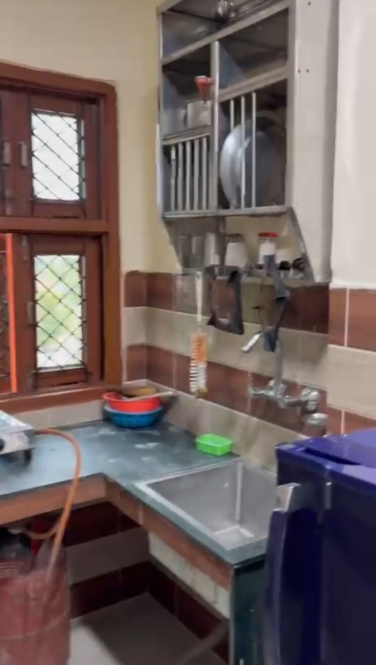 Kitchen, patel nagar 1 RK 450 Sq.Ft. Builder Floor In Patel Nagar Delhi 9810516