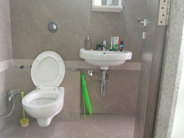 Bathroom, yash-laxman-niwas 1 Bedroom 420 Sq.Ft. Apartment In Malad West Mumbai 9810524
