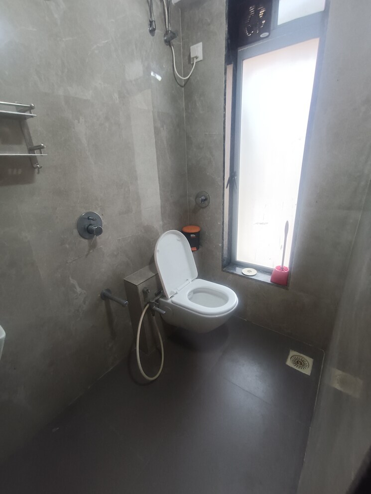 Bathroom, nakul-raj 2 Bedroom 1000 Sq.Ft. Apartment In Malad West Mumbai 9810534