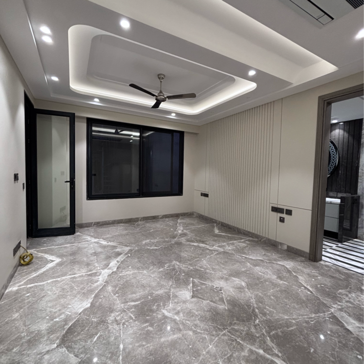  Parking, gulmohar park 4 Bedroom 300 Sq.Yd. Builder Floor In Gulmohar Park Delhi 9810632