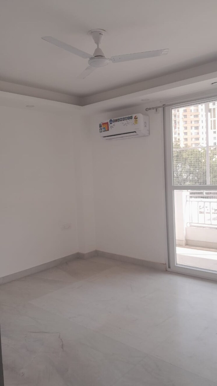 Room, unitech-south-city-ii 4 Bedroom 2400 Sq.Ft. Builder Floor In Sector 50 Gurgaon 9810677