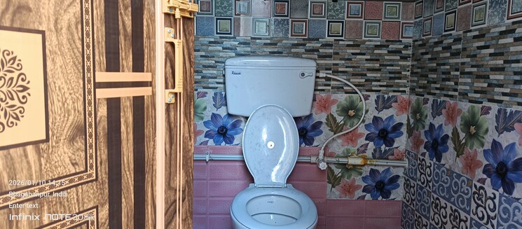 Bathroom, nazirabad Commercial Warehouse 5500 Sq.Ft. In Nazirabad Kolkata 9810725