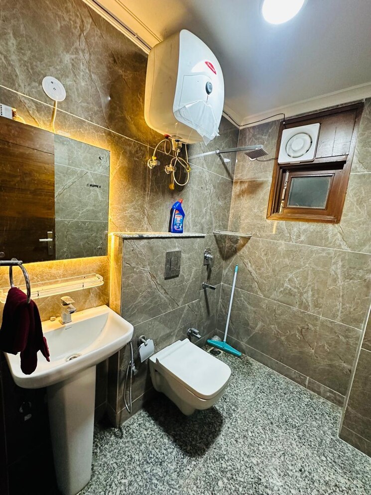 Team Area, mehrauli 3 Bedroom 1100 Sq.Ft. Builder Floor In Mehrauli Delhi 9810759