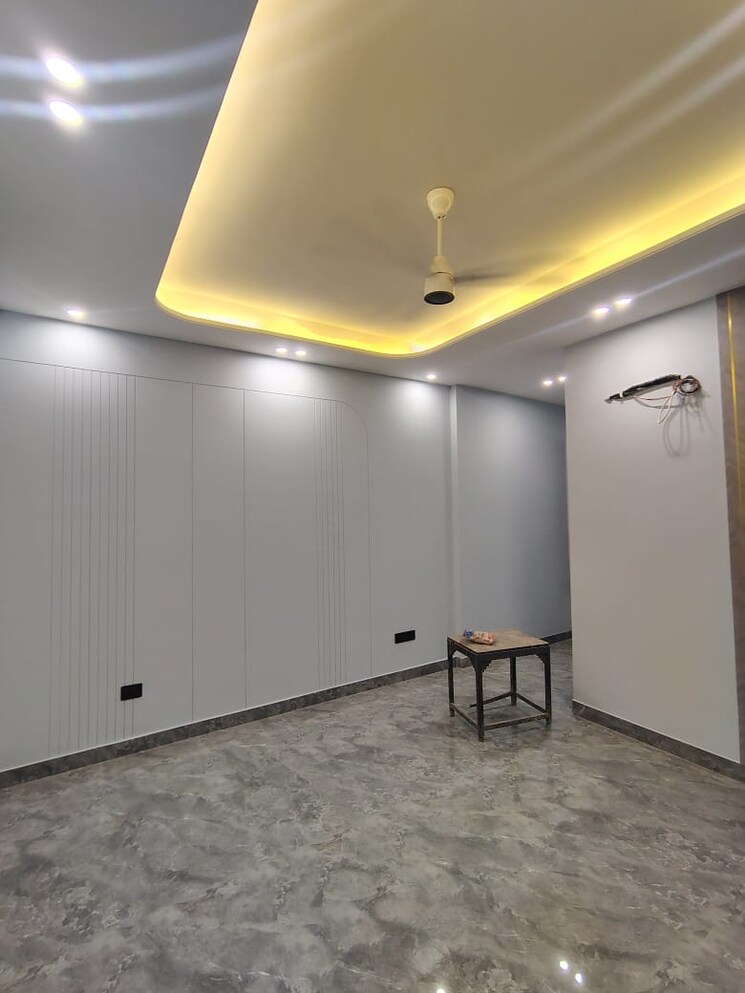 Room, shivalik colony 3 Bedroom 1800 Sq.Ft. Builder Floor In Shivalik Colony Delhi 9810785