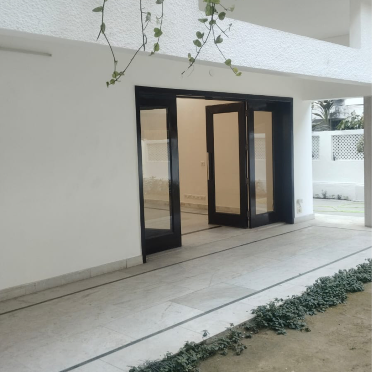 Room, vasant vihar 4 Bedroom 5000 Sq.Ft. Builder Floor In Vasant Vihar Delhi 9810809