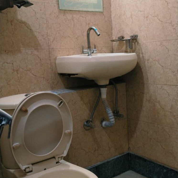 Bathroom, malviya nagar 2.5 Bedroom 900 Sq.Ft. Builder Floor In Malviya Nagar Delhi 9810817