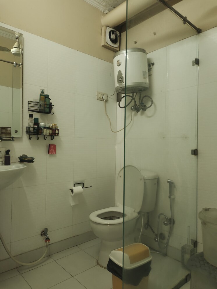 Team Area, lajpat nagar 4 2 Bedroom 1000 Sq.Ft. Builder Floor In Lajpat Nagar 4 Delhi 9810821