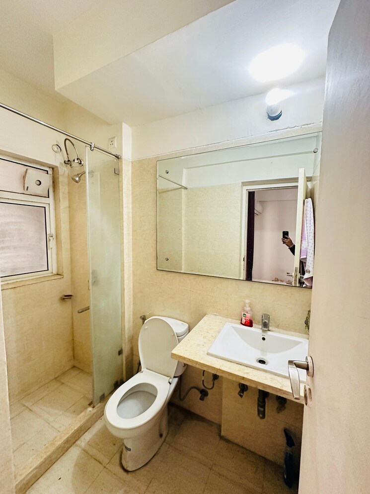 Bathroom, dlf-regal-gardens 3 Bedroom 1693 Sq.Ft. Apartment In Sector 90 Gurgaon 9810828
