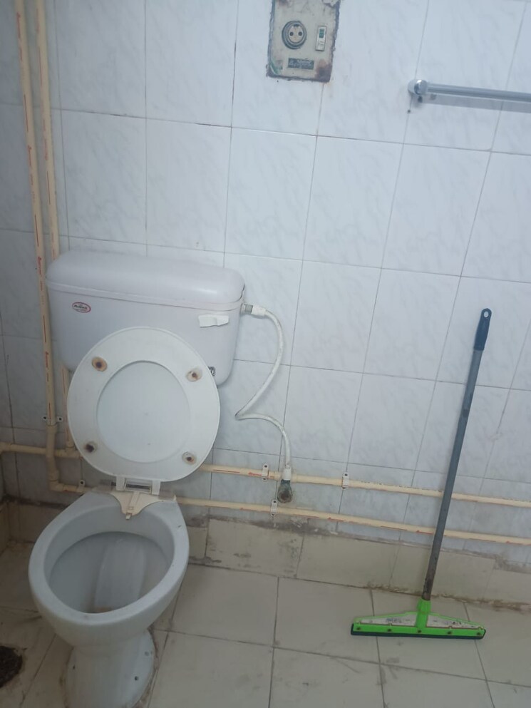 Bathroom, sector 55 1.5 Bedroom 1250 Sq.Ft. Independent House In Sector 55 Noida 9810898