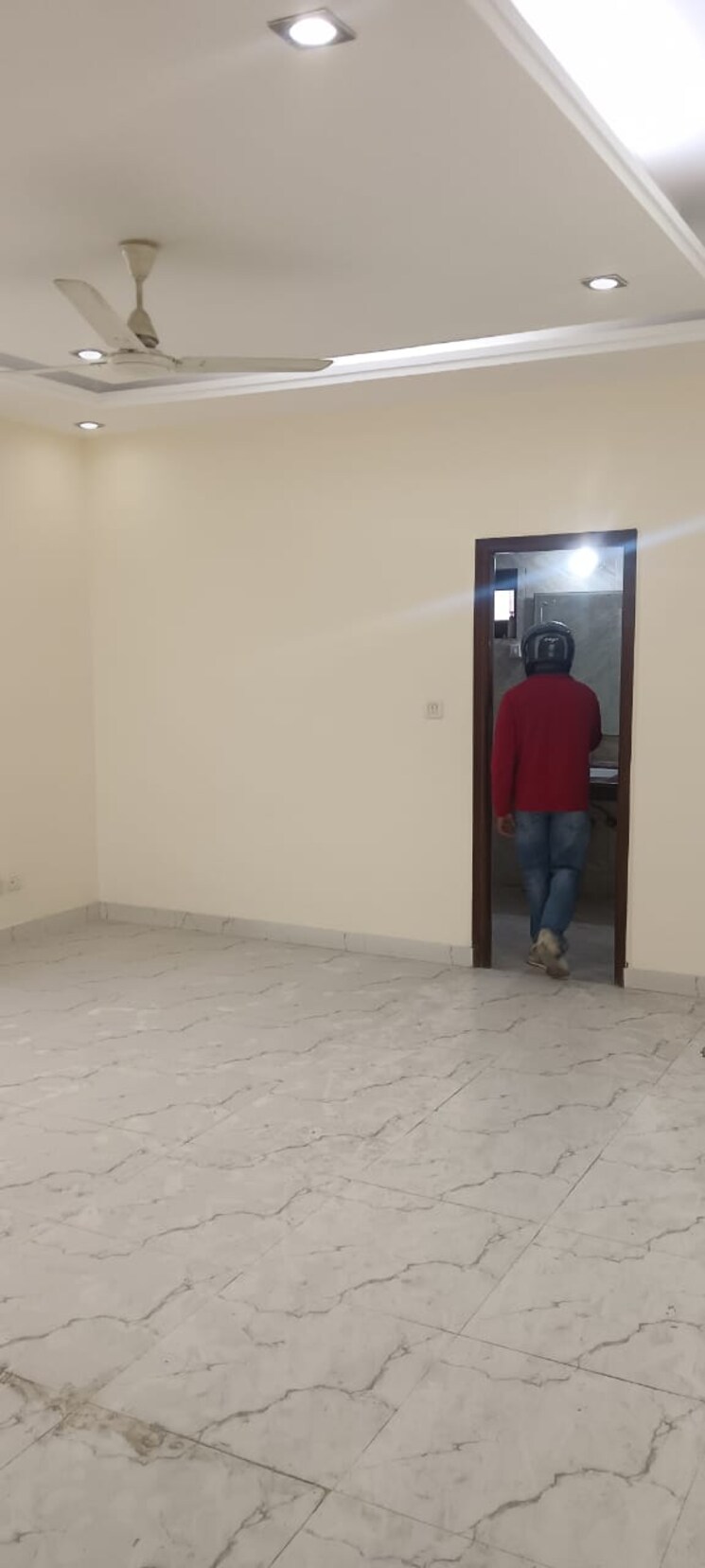 Room, sector 55 1.5 Bedroom 1250 Sq.Ft. Independent House In Sector 55 Noida 9810898