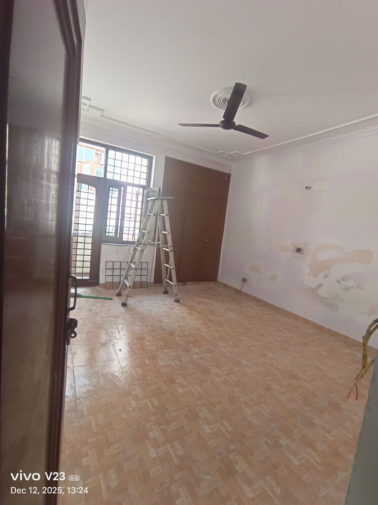 Room, sector 56 2 Bedroom 2350 Sq.Ft. Independent House In Sector 56 Noida 9810901