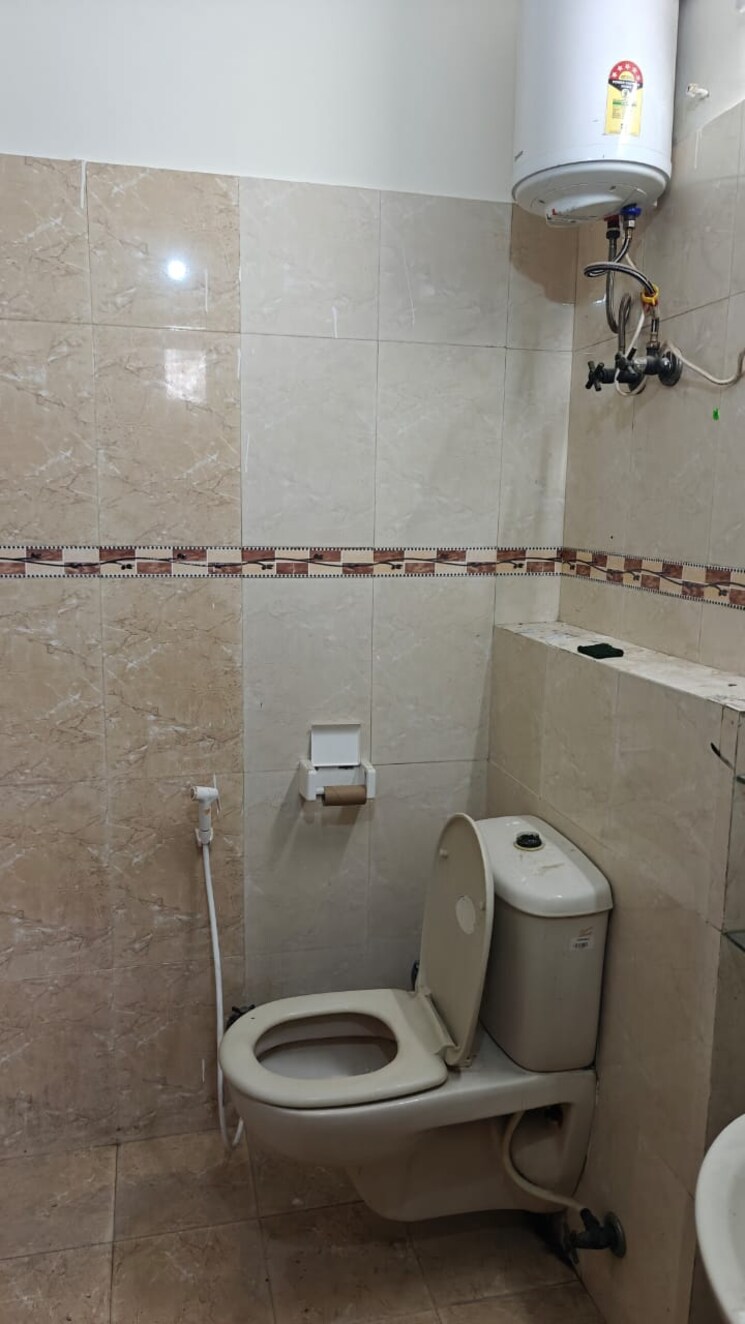 Bathroom, spectrum-metro 3 Bedroom 1545 Sq.Ft. Apartment In Sector 75 Noida 9810918