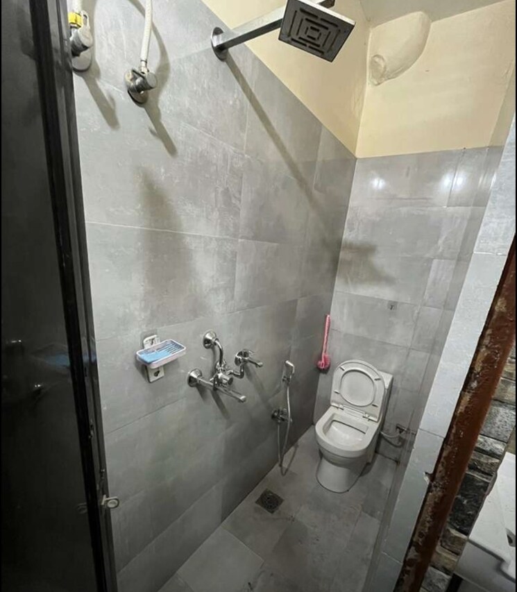 Bathroom, hazratganj 2 Bedroom 850 Sq.Ft. Apartment In Hazratganj Lucknow 9811050