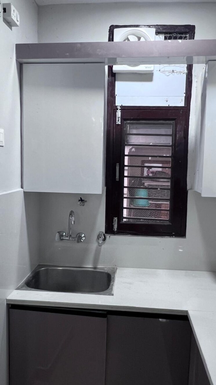 Kitchen, raj nagar 3 Bedroom 95 Sq.Yd. Builder Floor In Raj Nagar Delhi 9811078