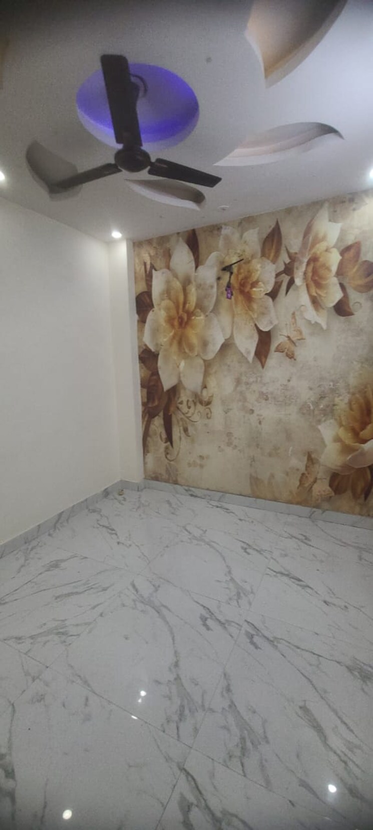 Room, vishwas park 1 Bedroom 40 Sq.Yd. Builder Floor In Vishwas Park Delhi 9811200