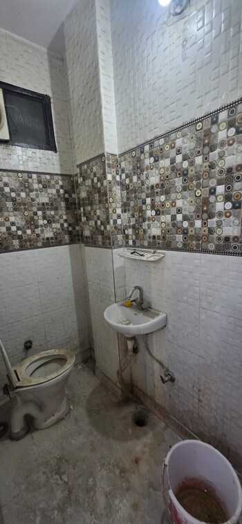 2 BHK Builder Floor for Sale in Vishwas Park, Delhi