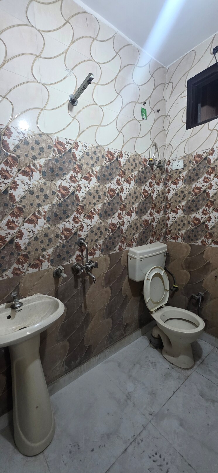 Team Area, vishwas park 3 Bedroom 85 Sq.Yd. Builder Floor In Vishwas Park Delhi 9811235