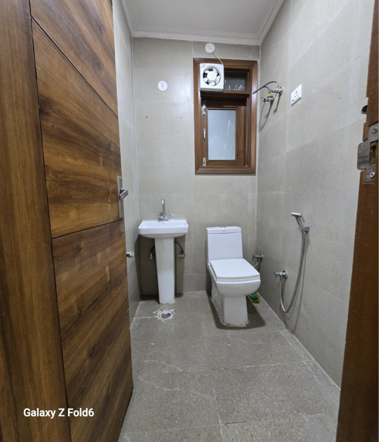 Bathroom, chattarpur 2 Bedroom 850 Sq.Ft. Builder Floor In Chattarpur Delhi 9811333