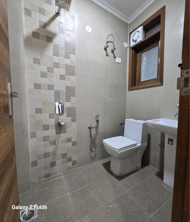 Bathroom, chattarpur 2 Bedroom 850 Sq.Ft. Builder Floor In Chattarpur Delhi 9811333
