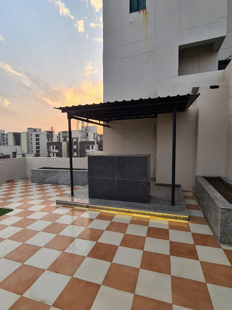 Terrace, nagla road 3 Bedroom 1350 Sq.Ft. Apartment In Nagla Road Zirakpur 9811351