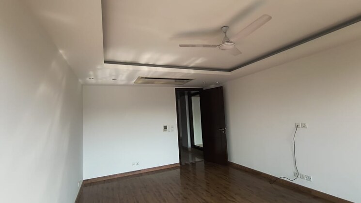 Room, safdarjung development area 4 Bedroom 2500 Sq.Ft. Builder Floor In Safdarjung Development Area Delhi 9811463