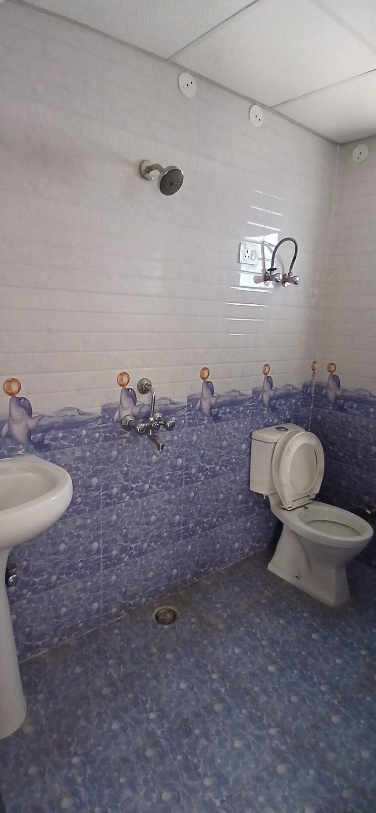 Bathroom, shyam-bankey-bihari-sharnam 3 Bedroom 1425 Sq.Ft. Apartment In Raj Nagar Extension Ghaziabad 9811530