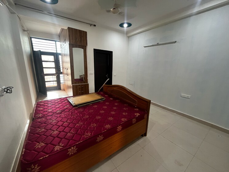 Bedroom, sector 43 2 Bedroom 1745 Sq.Ft. Builder Floor In Sector 43 Gurgaon 9811612