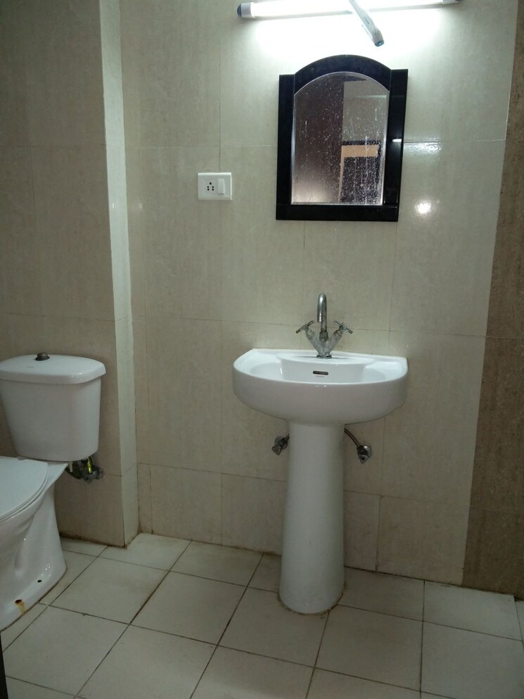 Bathroom, stellar-greens 3 Bedroom 2000 Sq.Ft. Apartment In Sector 44 Noida 9811651
