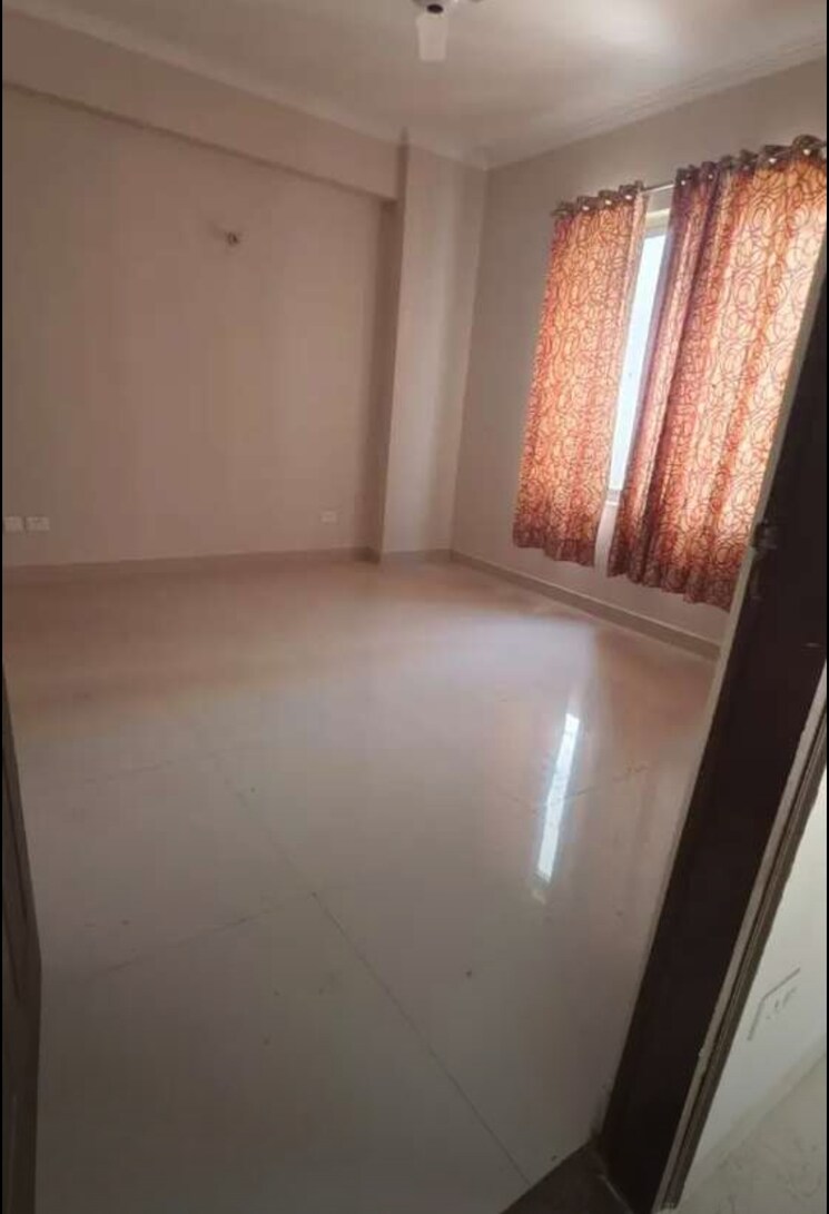 Room, gomti nagar 2 Bedroom 1450 Sq.Ft. Apartment In Gomti Nagar Lucknow 9811753