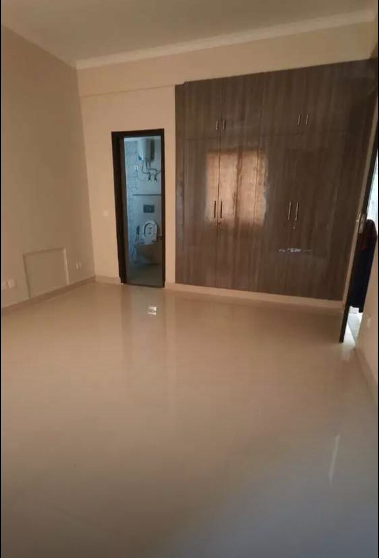 Room, gomti nagar 2 Bedroom 1450 Sq.Ft. Apartment In Gomti Nagar Lucknow 9811753
