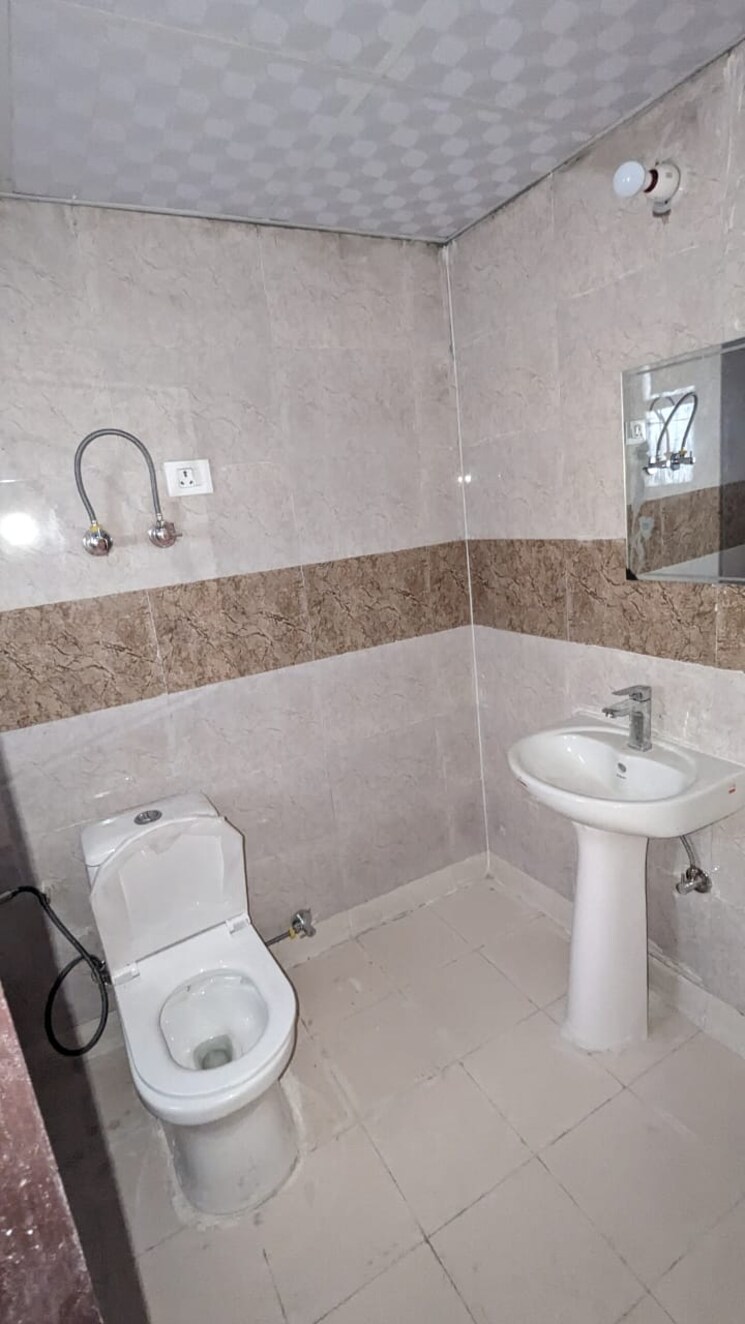 Bathroom, gaur-14th-avenue-high-street 2 Bedroom 955 Sq.Ft. Apartment In Sector 16c Greater Noida Greater Noida 9811774
