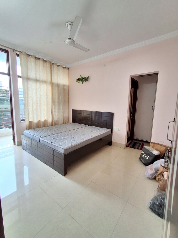 Bedroom, sushant-vyapaar-kendra 3 Bedroom 2150 Sq.Ft. Builder Floor In Sector 43 Gurgaon 9811810