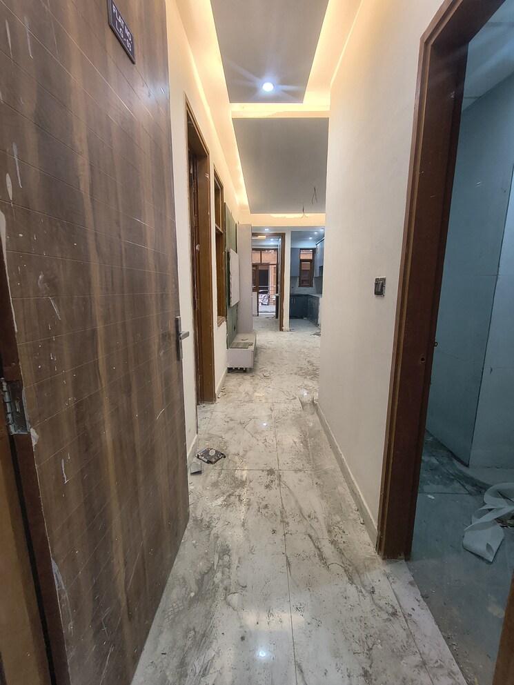  Parking, sunshine-apartments-sector-73 3 Bedroom 1350 Sq.Ft. Builder Floor In Sector 73 Noida 9811834